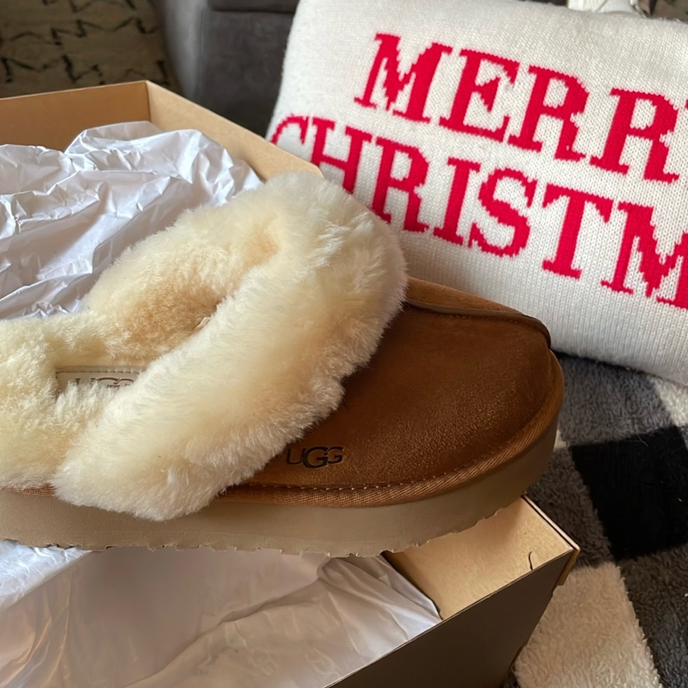 Ugg Slippers, sz 7, Disquette Platform Chestnut Slides Mules 🎁 🎄 ❤️